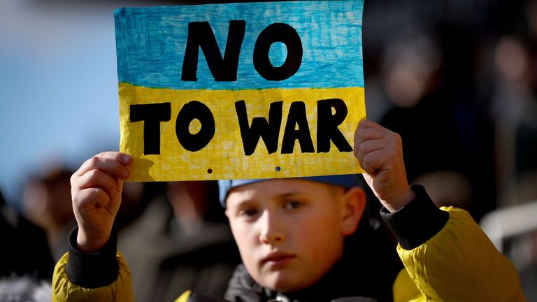 Young supporter with the slogan & # 39;  No to War & # 39;  Message
